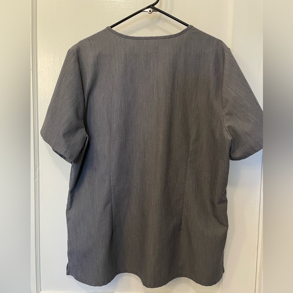Figs Casma Three-Pocket Scrub Top Graphite XXL - Picture 2 of 7